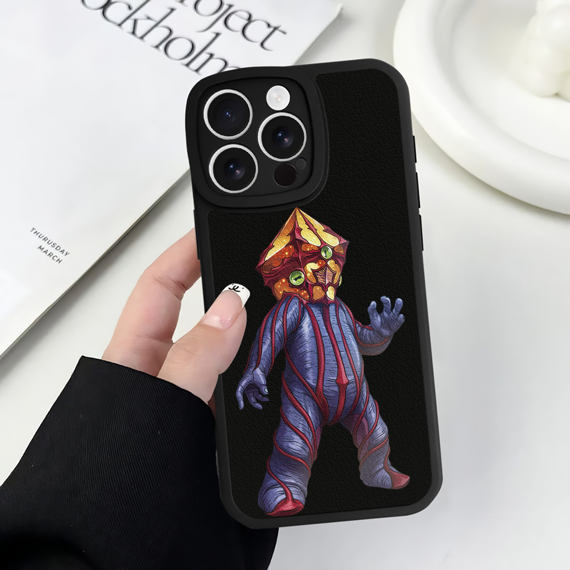 （画像用） ウルトラマン Ultraman 【iPhone 16シリーズ対応】シリコンスマホケース（レザー調） 材質：シリコン
